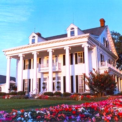 Clubhouse of Bristow Manor with flowers lining driveway